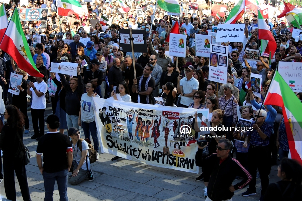 İranlı Mahsa Emini'nin ölümü Kanada'da protesto edildi