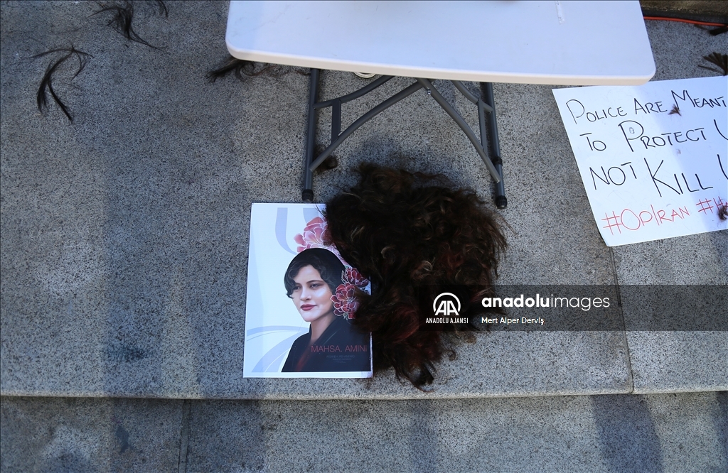 İranlı Mahsa Emini'nin ölümü Kanada'da protesto edildi