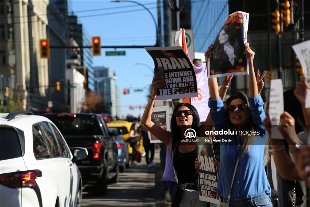 İranlı Mahsa Emini'nin ölümü Kanada'da protesto edildi