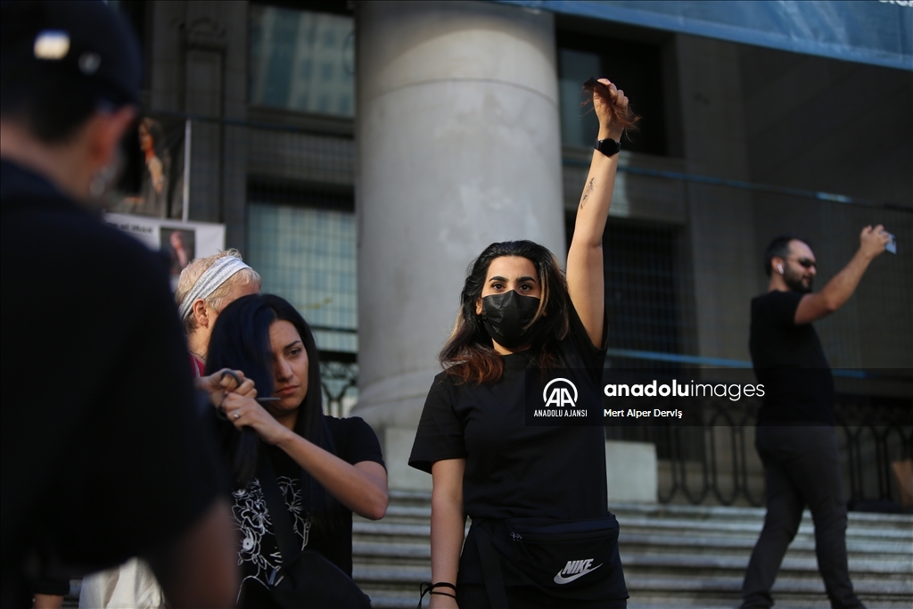 İranlı Mahsa Emini'nin ölümü Kanada'da protesto edildi