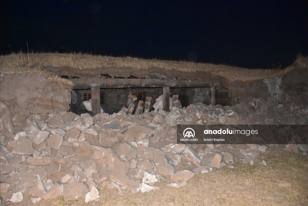 Ardahan'daki depremde taş yapılı iki evin duvarları yıkıldı, 1 kişi yaralandı