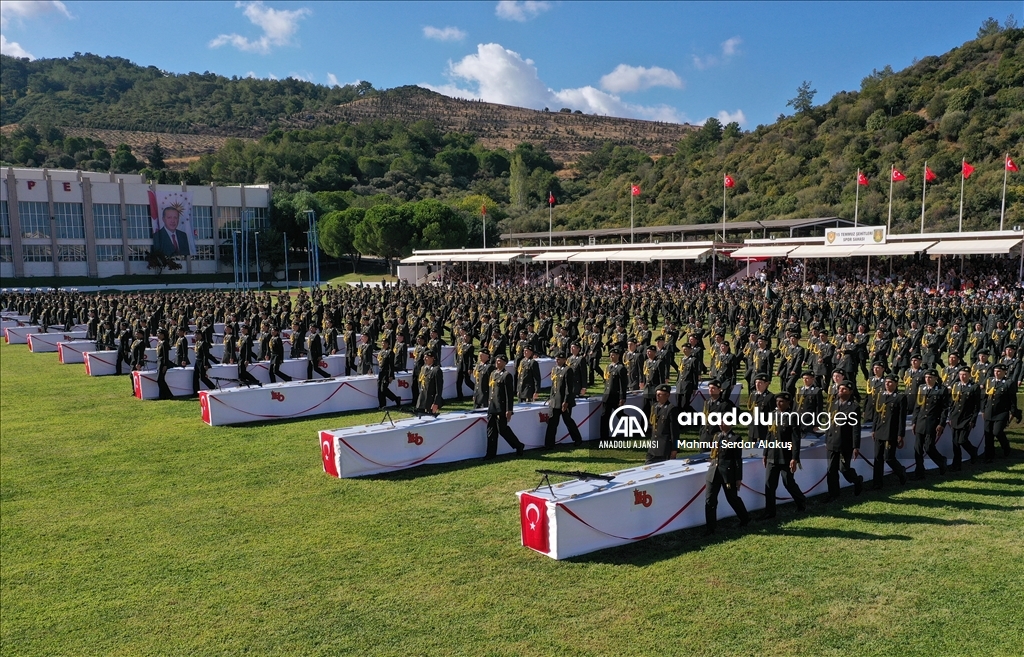 İzmir'deki Kara Harp Okulu Yerleşkesinde ant içme töreni yapıldı