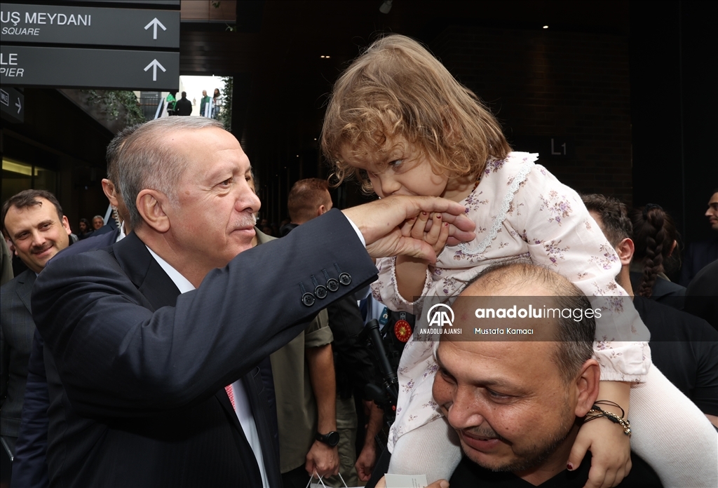 Cumhurbaşkanı Erdoğan, Galataport İstanbul'da incelemelerde bulundu