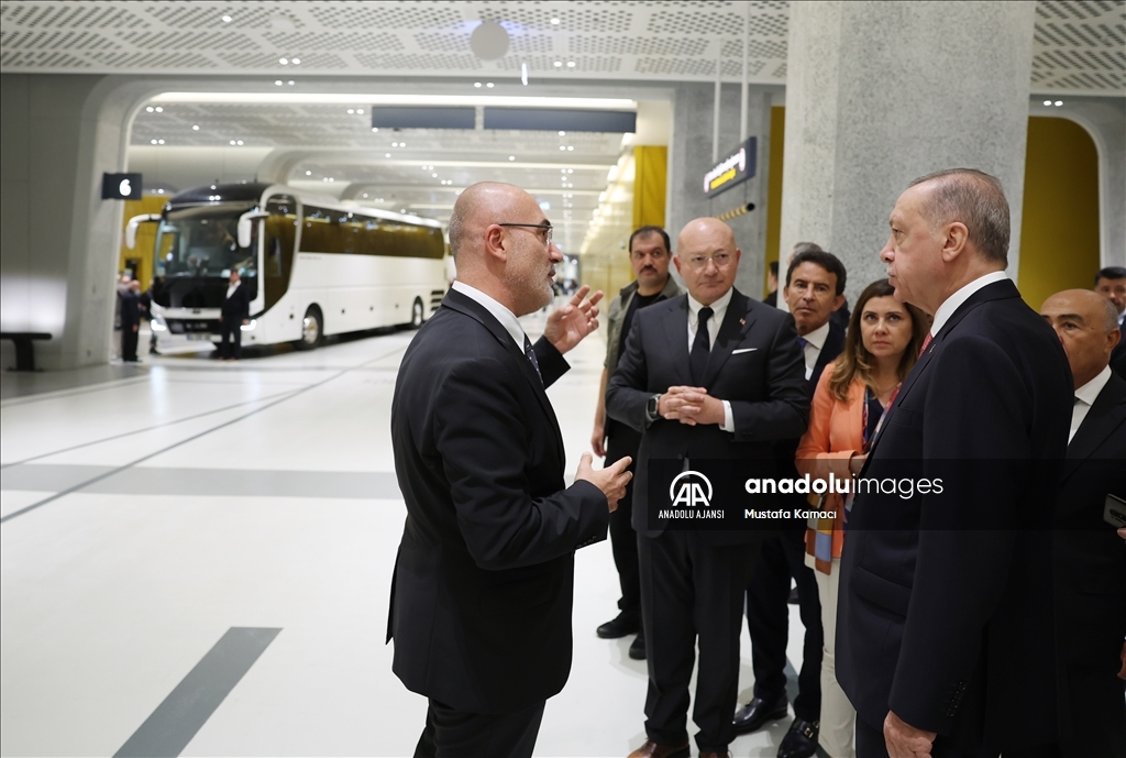 Cumhurbaşkanı Erdoğan, Galataport İstanbul'da incelemelerde bulundu