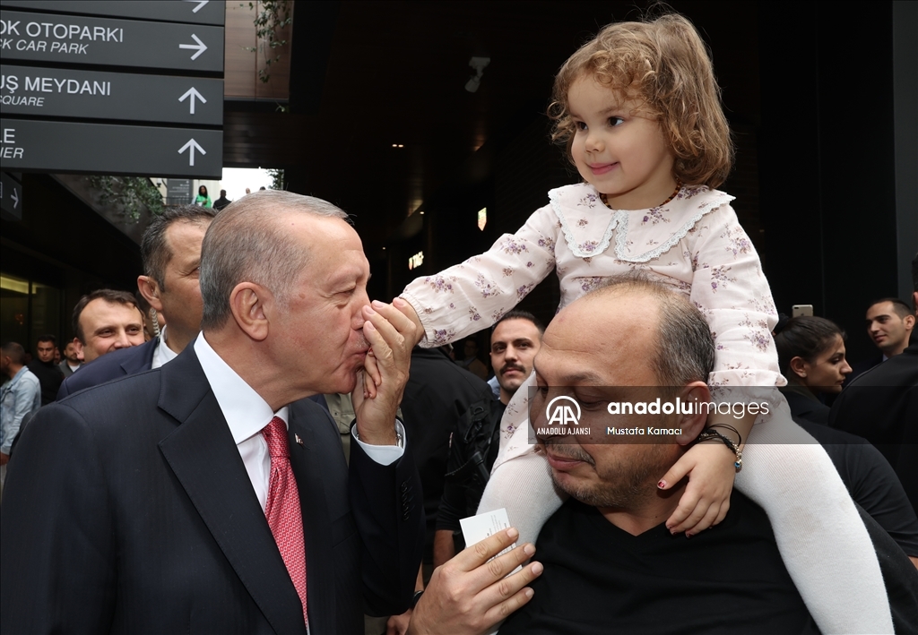 Cumhurbaşkanı Erdoğan, Galataport İstanbul'da incelemelerde bulundu