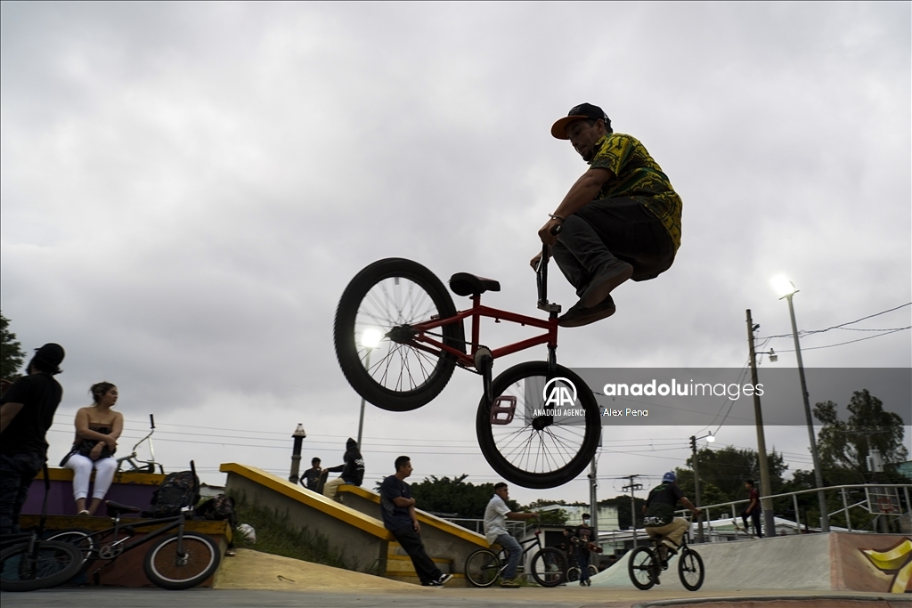 Skateboarding helps young individuals who have encountered gangs in El Salvador avoid violence