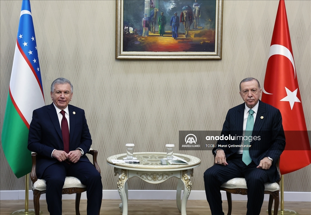 Cumhurbaşkanı Erdoğan, Özbekistan Cumhurbaşkanı Mirziyoyev ile bir araya geldi