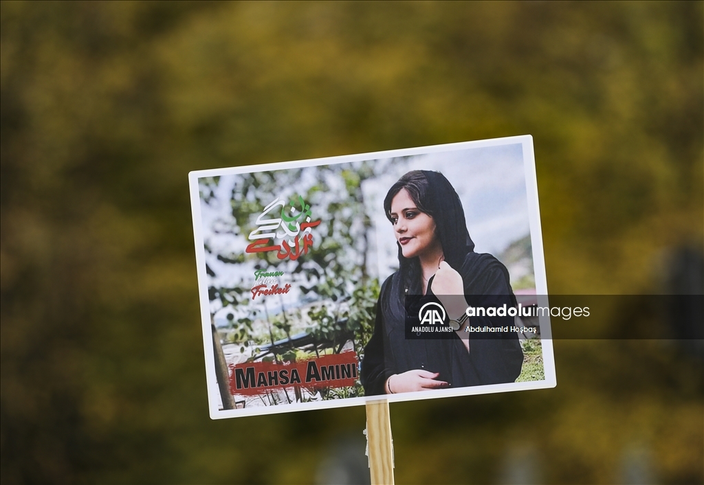 İranlı Mahsa Emini'nin ölümü Almanya'da protesto edildi