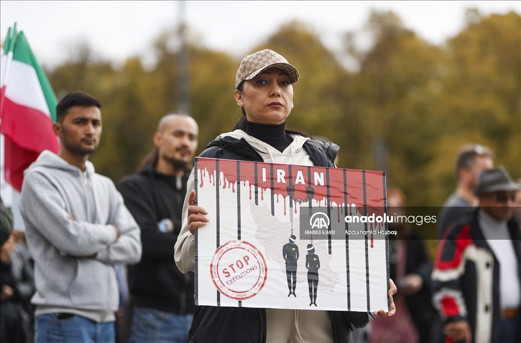 İranlı Mahsa Emini'nin ölümü Almanya'da protesto edildi
