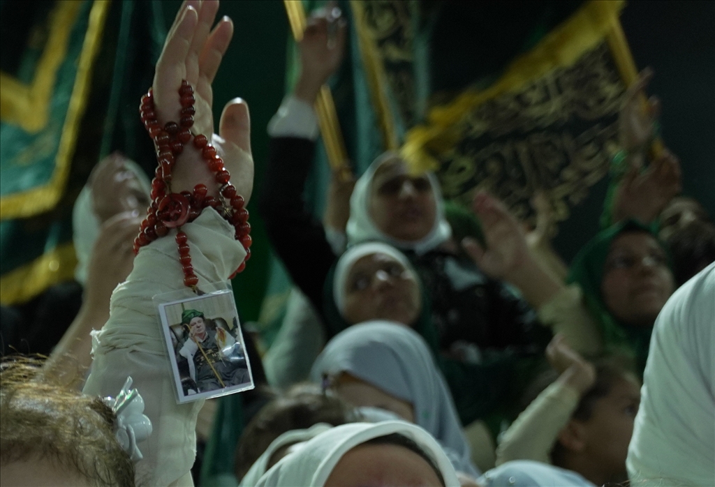 Süleymaniye'de Kesnezani tarikat evinde mevlit kandili