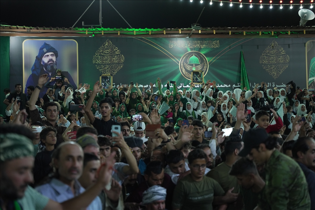 Süleymaniye'de Kesnezani tarikat evinde mevlit kandili