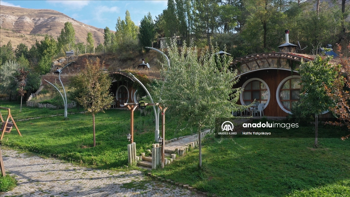 Sivas'ın "Hobbit evleri"ne yabancı turist ilgisi artıyor