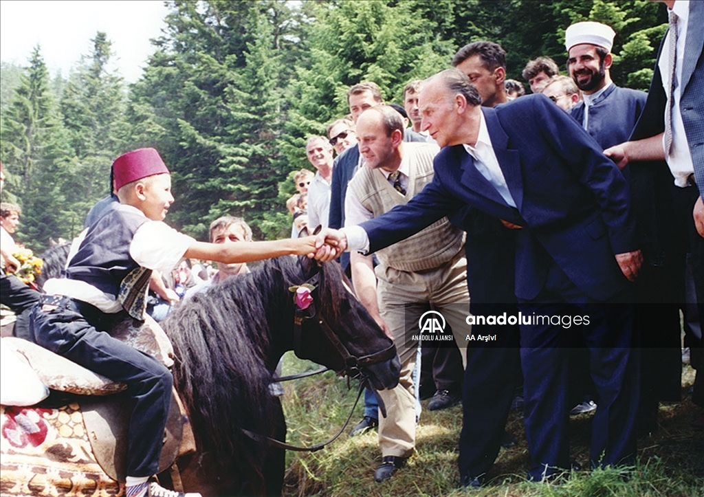 Bosna Hersek'in ilk cumhurbaşkanı Aliya İzetbegoviç'in vefatının üzerinden 19 yıl geçti