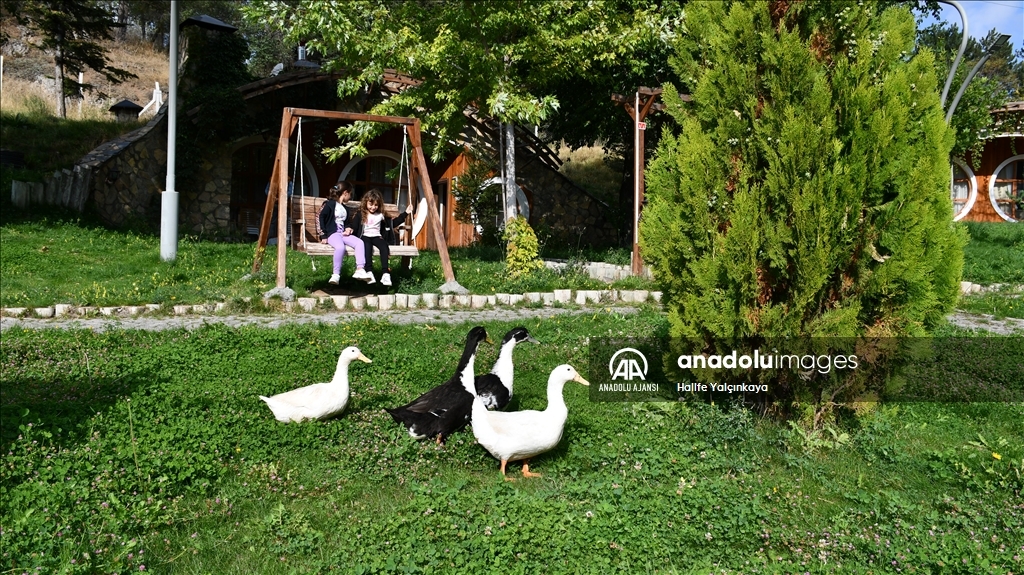 Sivas'ın "Hobbit evleri"ne yabancı turist ilgisi artıyor