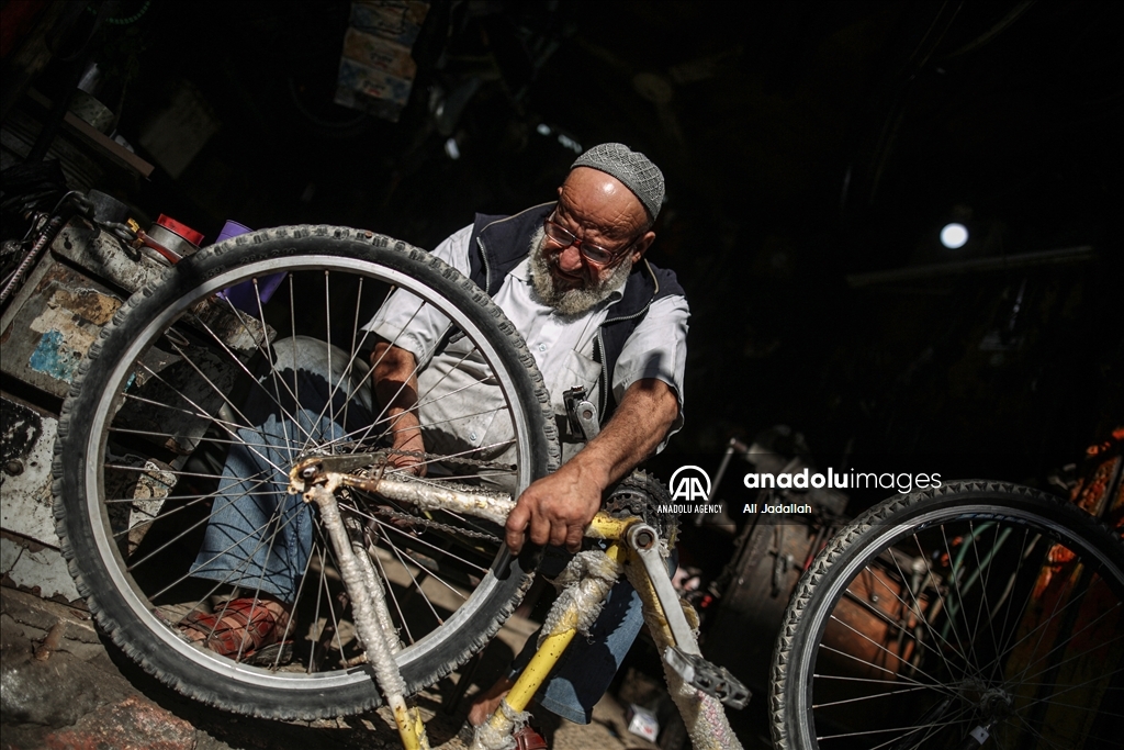 Mahmoud Khail's bike repair shop in Gaza