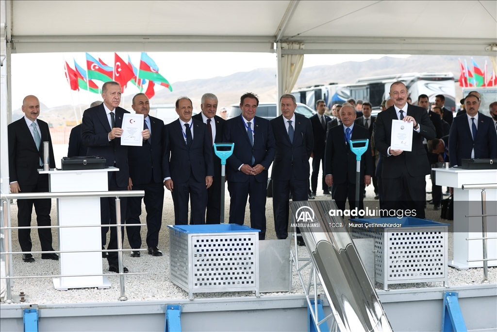 Cumhurbaşkanı Erdoğan ve Azerbaycan Cumhurbaşkanı Aliyev, Kumlak Tren İstasyonu'nun temelini attı