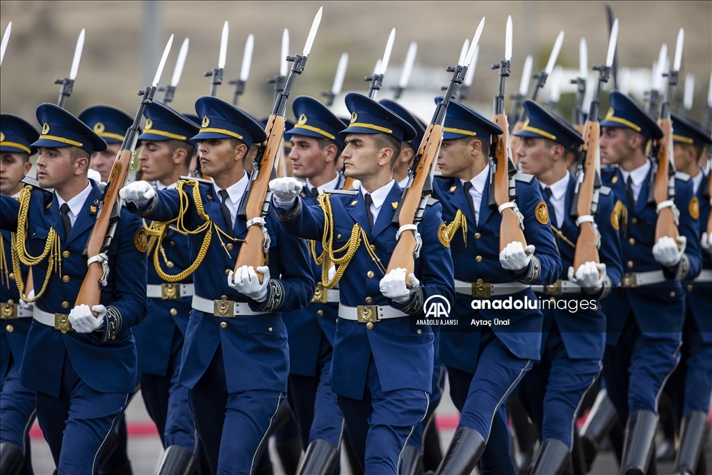 Cumhurbaşkanı Erdoğan, Azerbaycan'da resmi törenle karşılandı