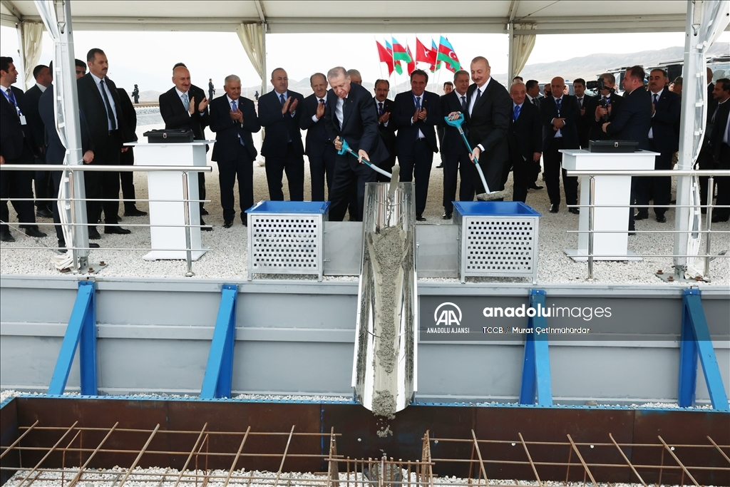 Cumhurbaşkanı Erdoğan ve Azerbaycan Cumhurbaşkanı Aliyev, Kumlak Tren İstasyonu'nun temelini attı