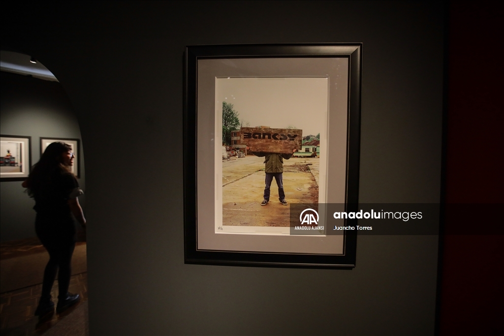 Kolombiya'da Banksy'nin "Genius or Vandal" sergisi