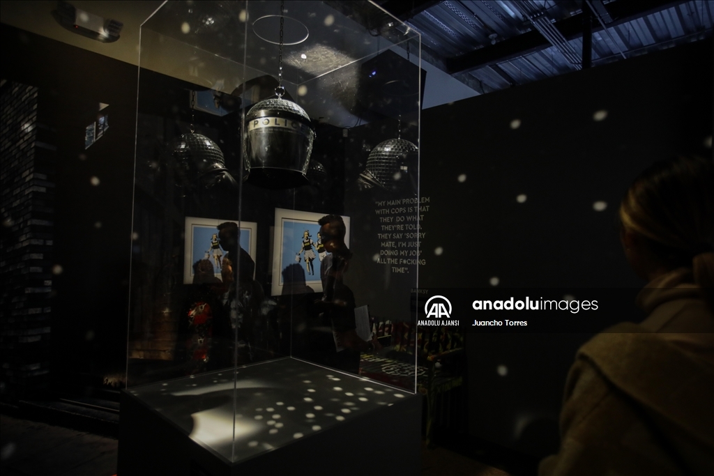 Kolombiya'da Banksy'nin "Genius or Vandal" sergisi