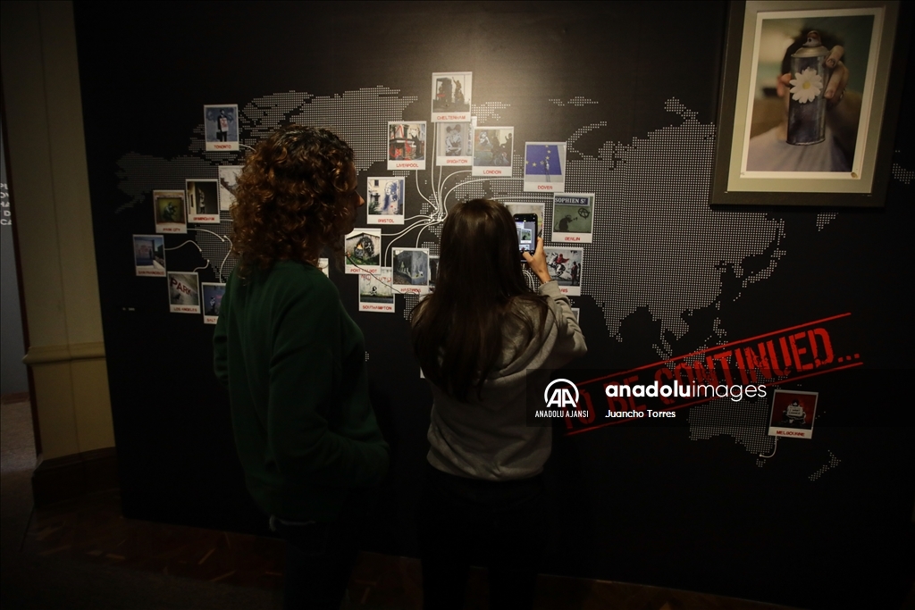 Kolombiya'da Banksy'nin "Genius or Vandal" sergisi