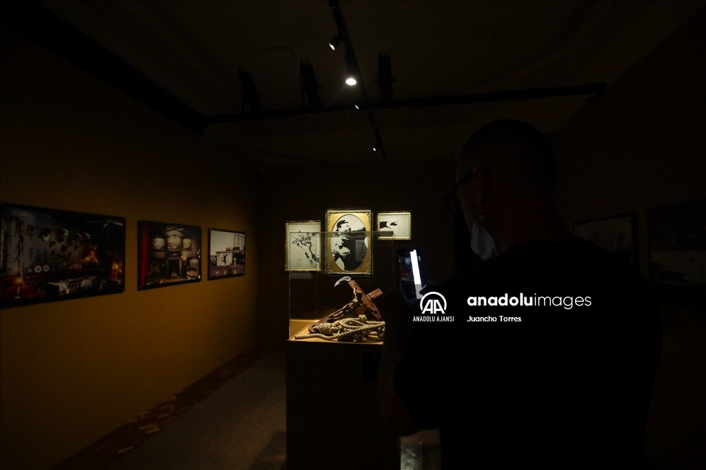 Kolombiya'da Banksy'nin "Genius or Vandal" sergisi