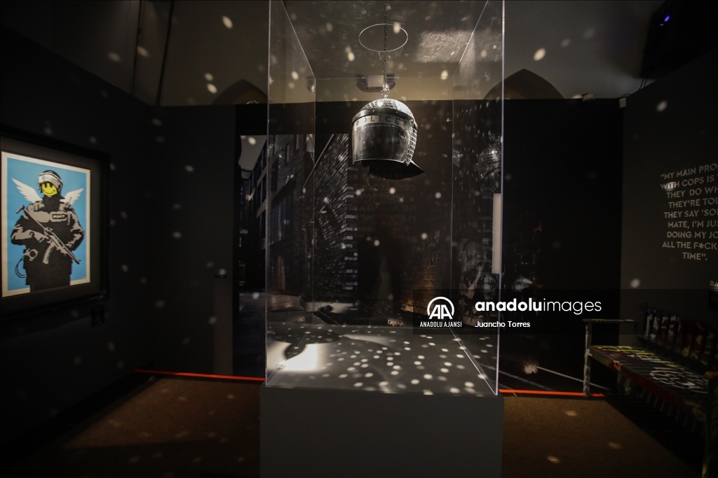 Kolombiya'da Banksy'nin "Genius or Vandal" sergisi