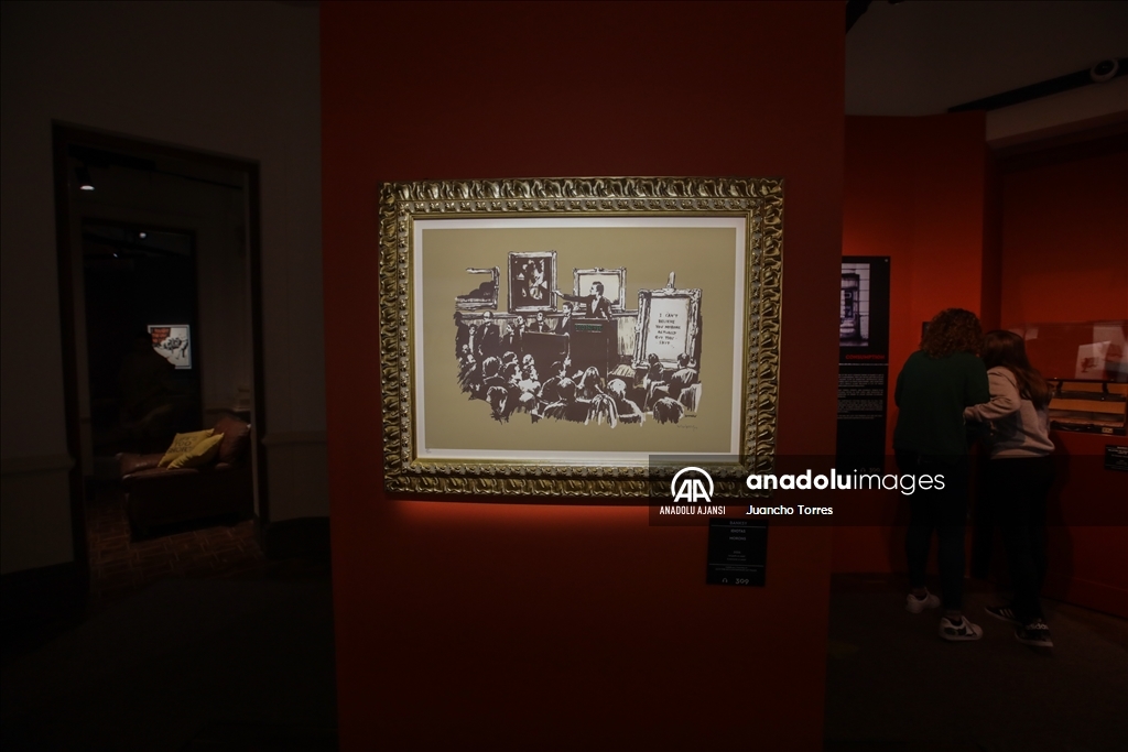 Kolombiya'da Banksy'nin "Genius or Vandal" sergisi