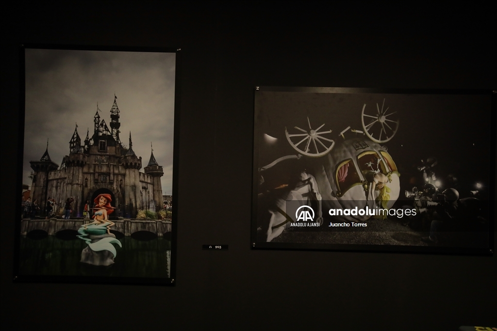 Kolombiya'da Banksy'nin "Genius or Vandal" sergisi