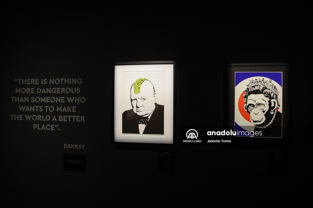 Kolombiya'da Banksy'nin "Genius or Vandal" sergisi