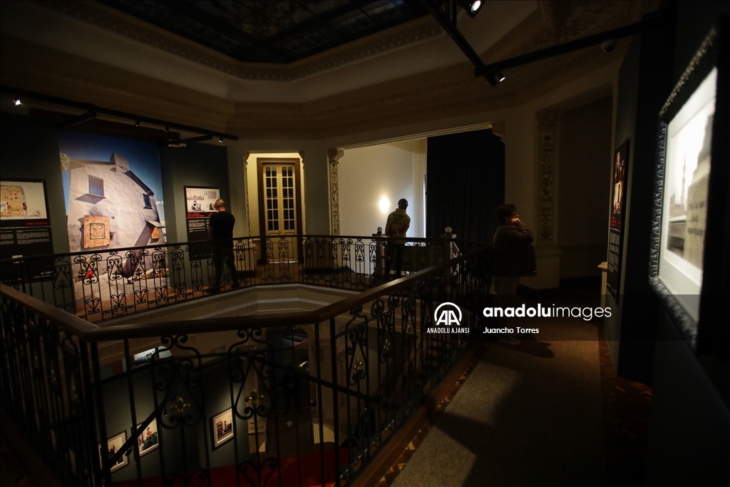 Kolombiya'da Banksy'nin "Genius or Vandal" sergisi