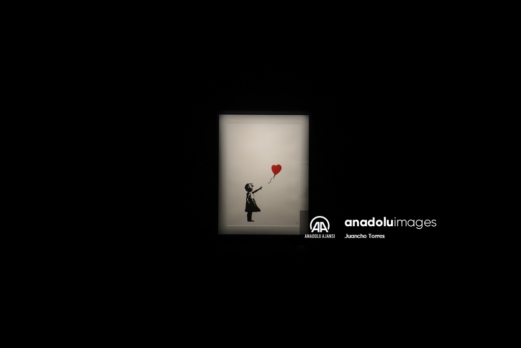 Kolombiya'da Banksy'nin "Genius or Vandal" sergisi