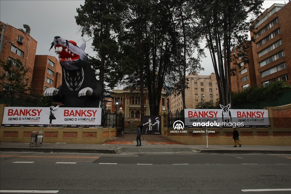 Kolombiya'da Banksy'nin "Genius or Vandal" sergisi