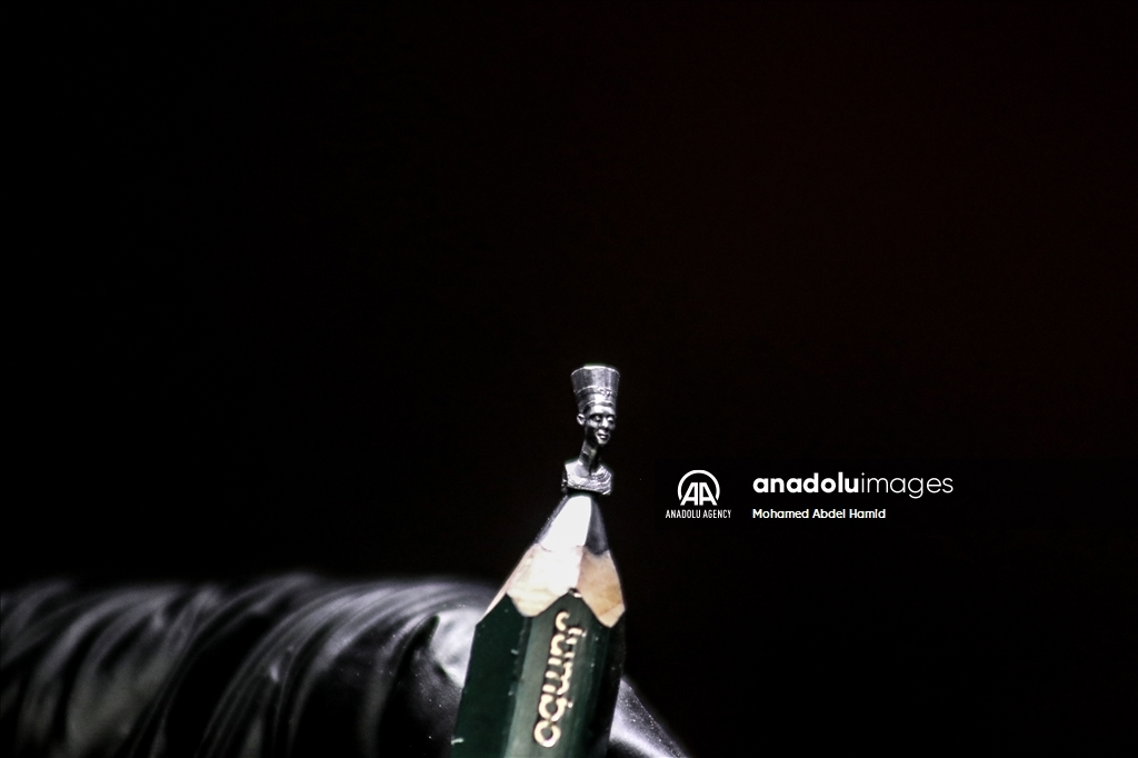 Egyptian artist turns pencil tips into art