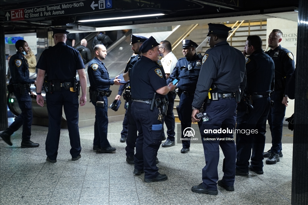 New York metrosunda artan suç oranları nedeniyle güvenlik önlemleri artırıldı