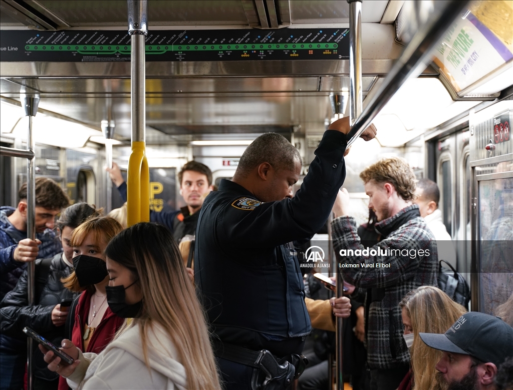 New York metrosunda artan suç oranları nedeniyle güvenlik önlemleri artırıldı