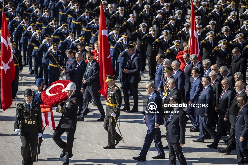 Cumhurbaşkanı Erdoğan başkanlığındaki devlet erkanı, Cumhuriyet Bayramı dolayısıyla Anıtkabir'i ziyaret etti