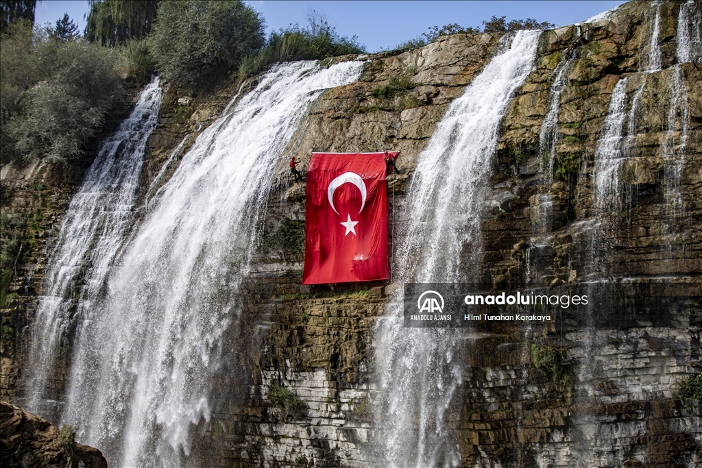 Komandolardan Cumhuriyetin 99. yılında "Her yerdeyiz" mesajı
