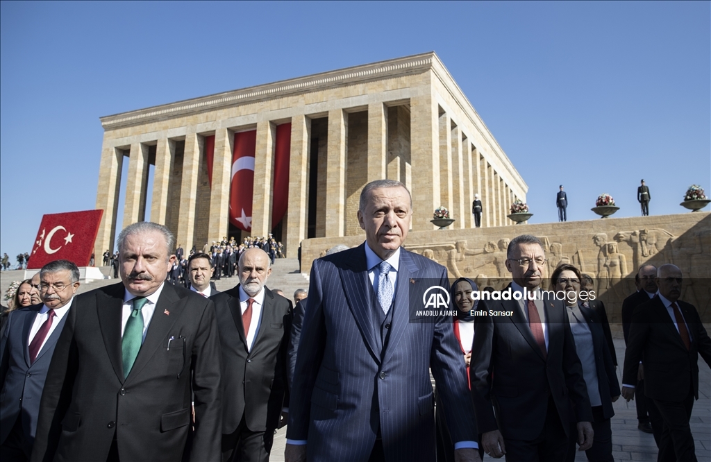 Cumhurbaşkanı Erdoğan başkanlığındaki devlet erkanı, Cumhuriyet Bayramı dolayısıyla Anıtkabir'i ziyaret etti