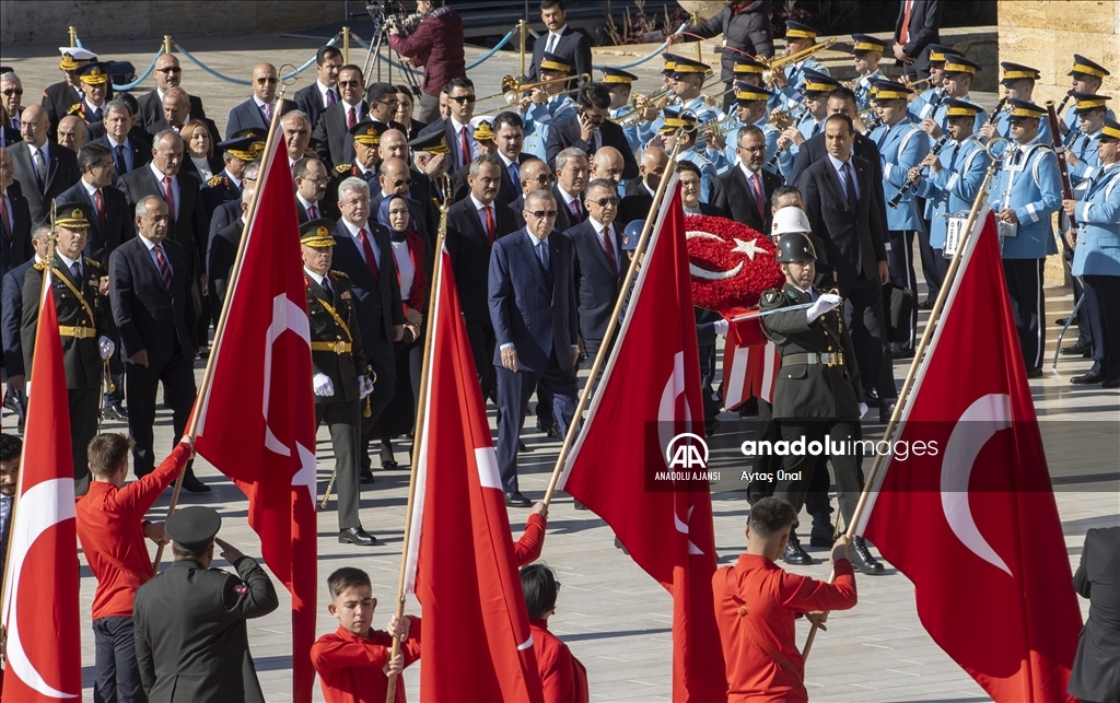 Cumhurbaşkanı Erdoğan başkanlığındaki devlet erkanı, Cumhuriyet Bayramı dolayısıyla Anıtkabir'i ziyaret etti