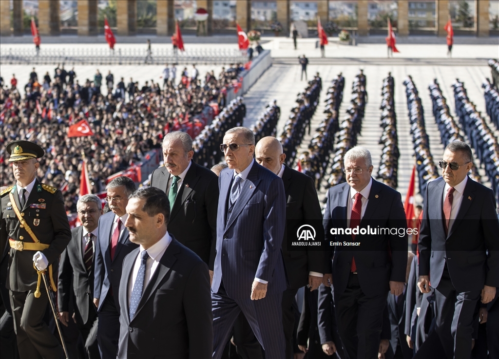 Cumhurbaşkanı Erdoğan başkanlığındaki devlet erkanı, Cumhuriyet Bayramı dolayısıyla Anıtkabir'i ziyaret etti