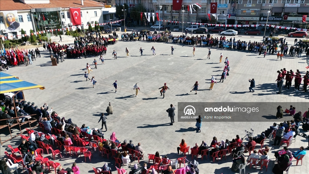 29 Ekim Cumhuriyet Bayramı Manisa'da törenlerle kutlanıyor