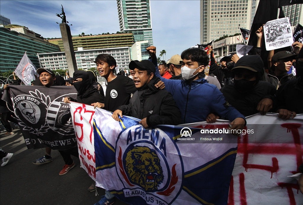 Pendukung sepak bola desak pihak berwenang usut tuntas tragedi Kanjuruhan
