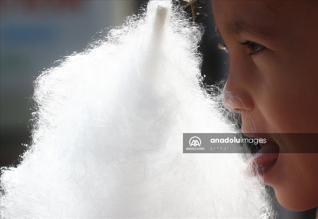 Türk Kızılay, "Kızılay Haftası Sokağı'nda" miniklerle buluştu