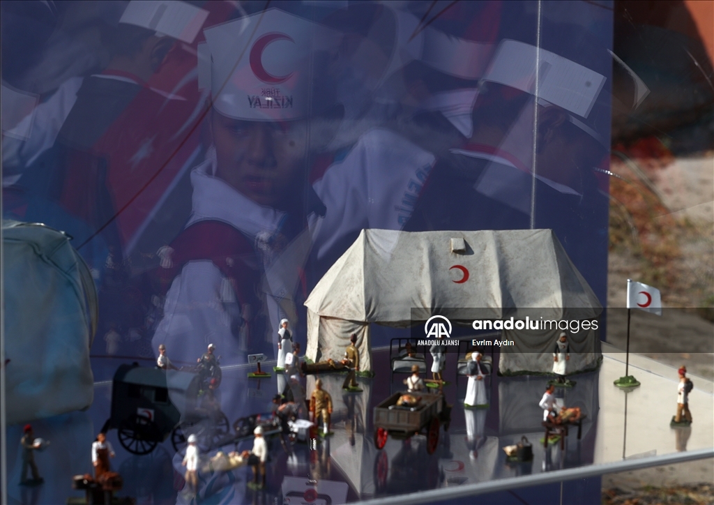 Türk Kızılay, "Kızılay Haftası Sokağı'nda" miniklerle buluştu