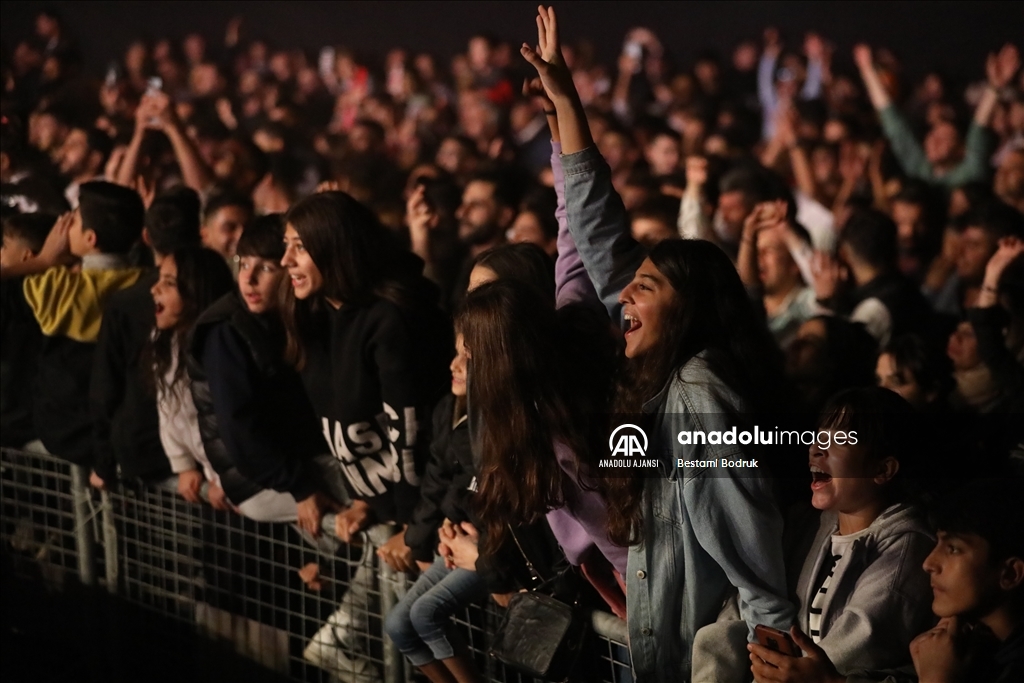 Cizre'de binlerce kişi konser ve DJ performansıyla eğlendi