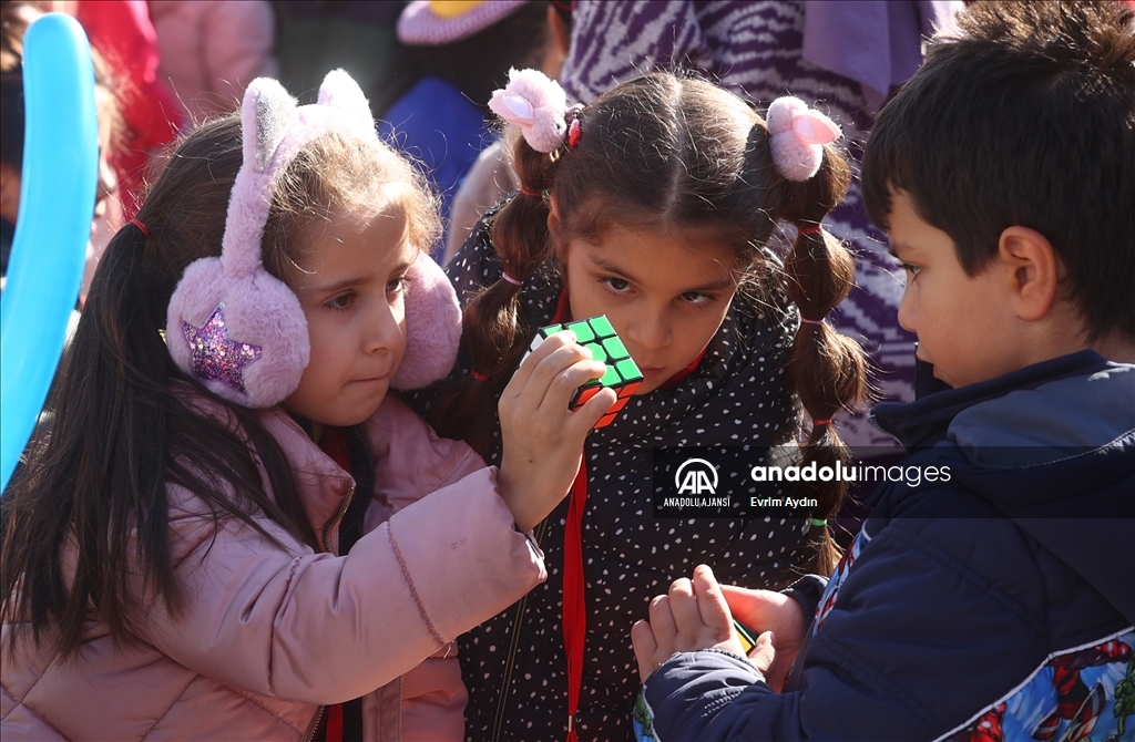 Türk Kızılay, "Kızılay Haftası Sokağı'nda" miniklerle buluştu