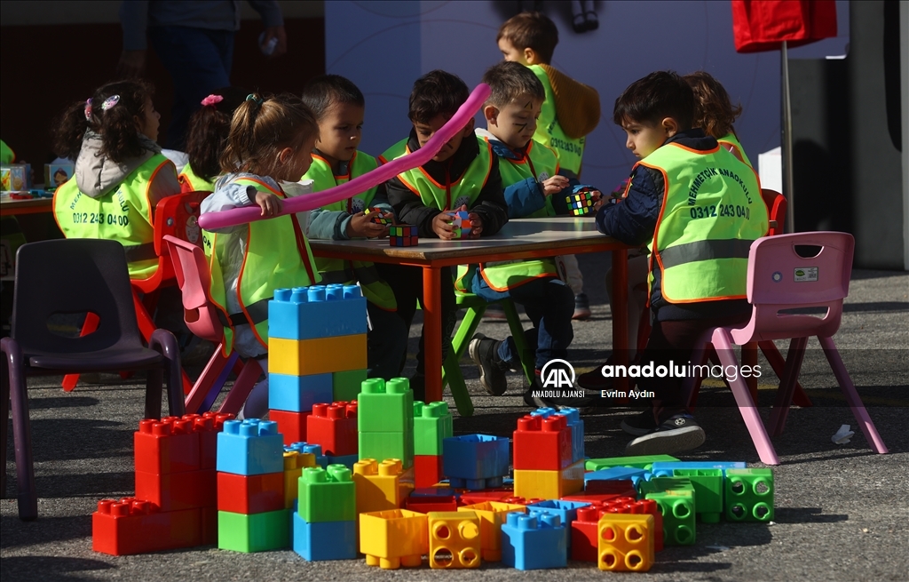 Türk Kızılay, "Kızılay Haftası Sokağı'nda" miniklerle buluştu