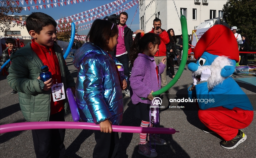 Türk Kızılay, "Kızılay Haftası Sokağı'nda" miniklerle buluştu