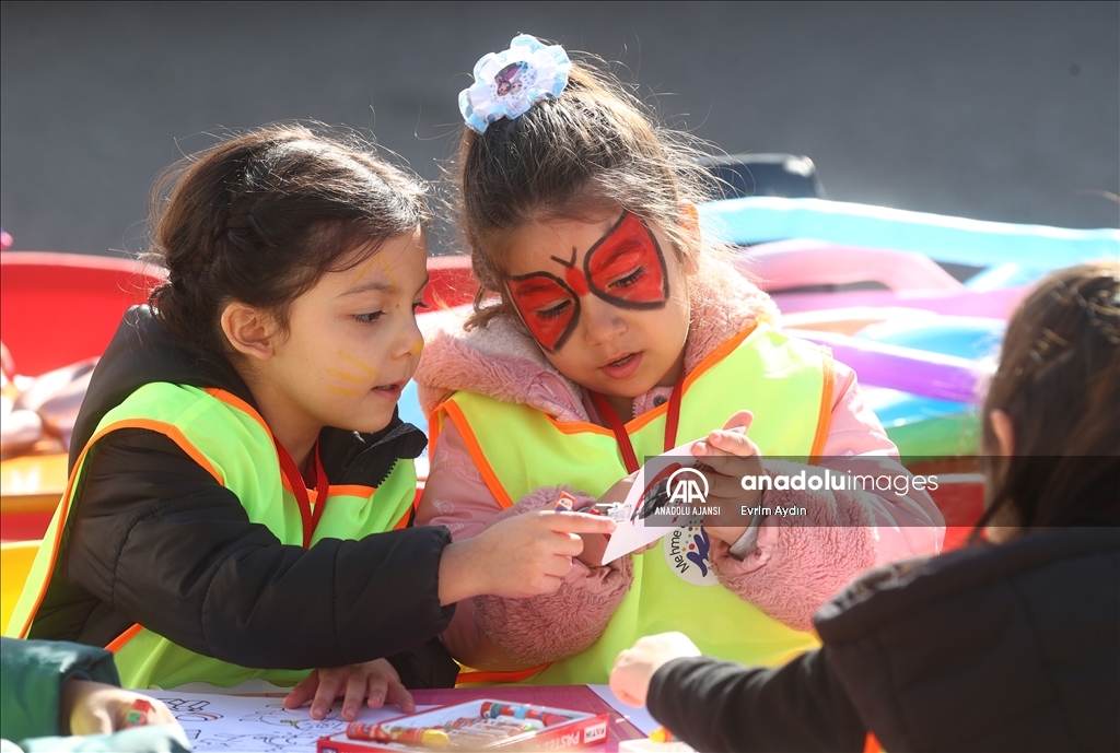 Türk Kızılay, "Kızılay Haftası Sokağı'nda" miniklerle buluştu